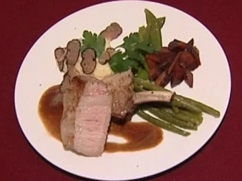 Rezept: Kalbskarree mit Sellerie-Kartoffelpüree und Gemüse (Corinna Drews) Kalbskarree mit Sellerie-Kartoffelpüree und Gemüse (Corinna Drews) - Rezept