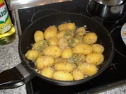 Rosmarinkartoffel gebraten mit Nüsskrumel - Rezept