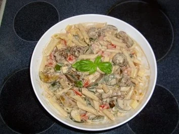 Rezept: Fruchtiger Nudelsalat mit Hackbällchen Fruchtiger Nudelsalat mit Hackbällchen - Rezept