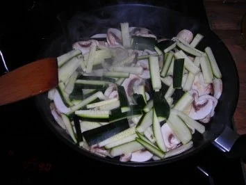 Rezept: Leckere Gemüsepfanne mit Reis Bild Nr. 3 Leckere Gemüsepfanne mit Reis - Rezept - Bild Nr. 3