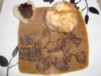 Rezept: Wildgerichte: Pikantes Hirschgulasch Wildgerichte: Pikantes Hirschgulasch - Rezept