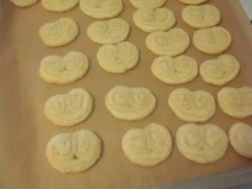 Rezept: Mini-Schweineöhrchen mit Mandel Bild Nr. 6 Mini-Schweineöhrchen mit Mandel - Rezept - Bild Nr. 6