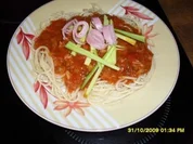 Rezept: Resteverwertung: Scharfe Tomatensoße mit Lauch und Schinkenröllchen Resteverwertung: Scharfe Tomatensoße mit Lauch und Schinkenröllchen - Rezept