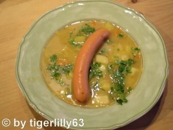 Hausgemachte Kartoffelsuppe mit Wiener Würstchen - Rezept