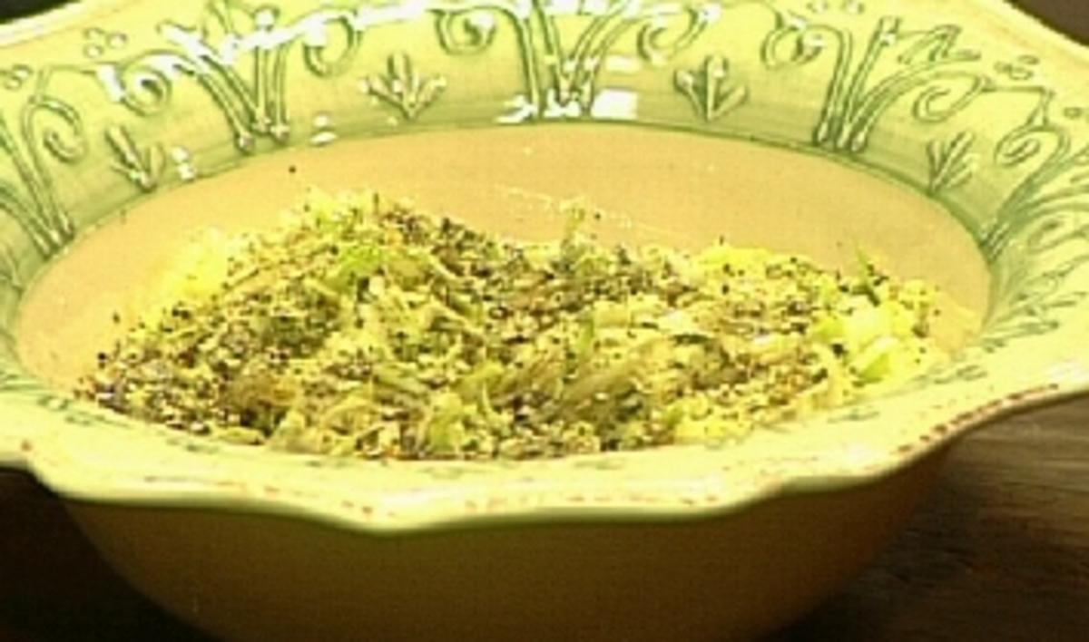 Krautsalat mit Kürbiskernöl und Kürbiskernen - Rezept