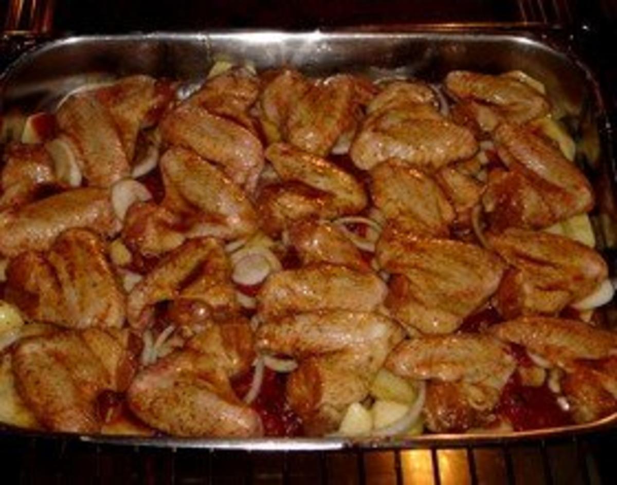 Scharfe Hähnchenflügel auf Kartoffel-Kirschtomatenbett - Rezept - Bild Nr. 4
