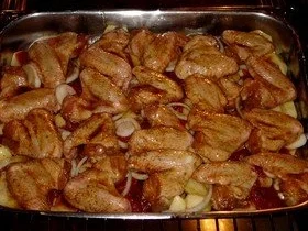 Rezept: Scharfe Hähnchenflügel auf Kartoffel-Kirschtomatenbett Bild Nr. 4 Scharfe Hähnchenflügel auf Kartoffel-Kirschtomatenbett - Rezept - Bild Nr. 4