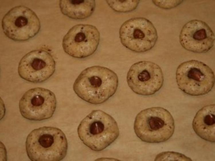 Haselnuss Weihnachtsplätzchen - Rezept - kochbar.de