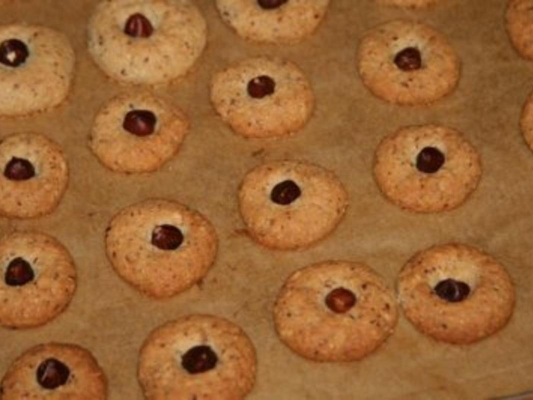 Haselnuss Weihnachtsplätzchen - Rezept - kochbar.de