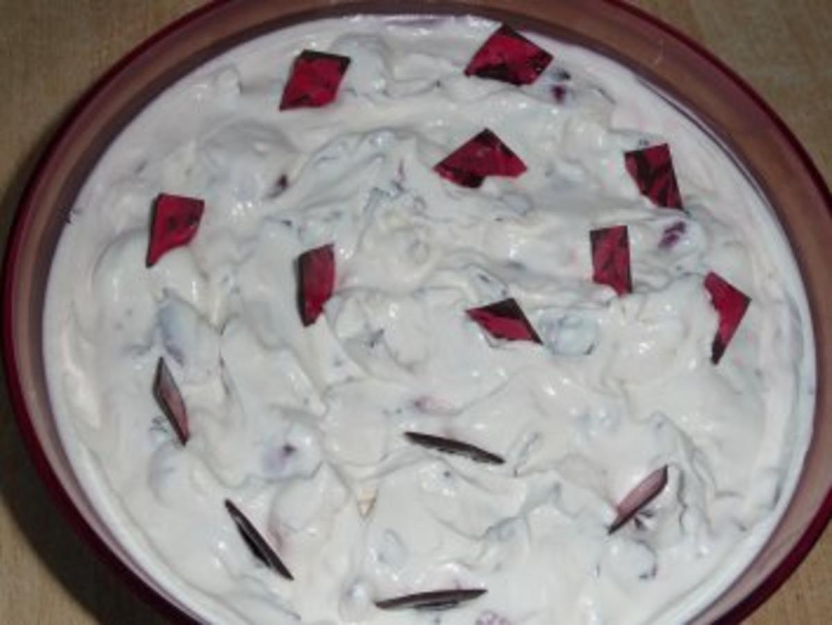 Schaumkuss - Nachtisch mit Schattenmorellen - Rezept - kochbar.de