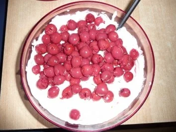 Rezept: Schaumkuss - Nachtisch mit Schattenmorellen Bild Nr. 4 Schaumkuss - Nachtisch mit Schattenmorellen - Rezept - Bild Nr. 4