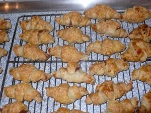 Pizzakatzes herzhafte Blätterteigcroissants - Rezept - Bild Nr. 2