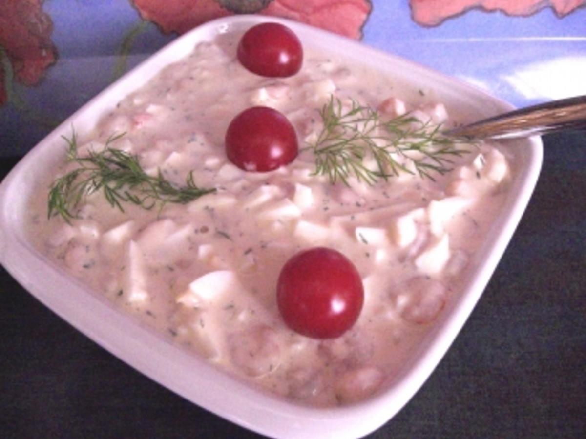 Krabbencocktail mit frische Krabben und kleine Zwiebel, sehr fein ...