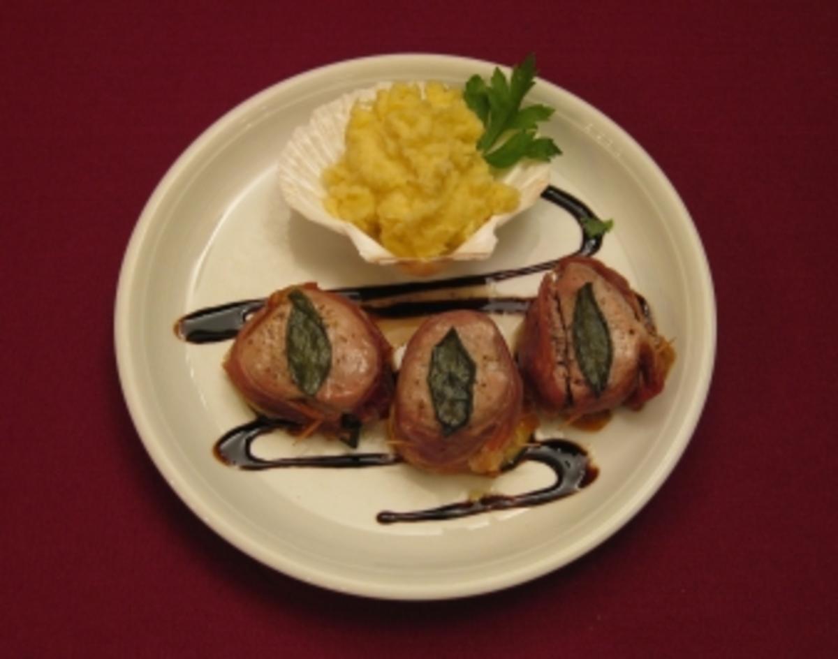 Schweinemedaillons in Parmaschinken an Kartoffel-Knoblauchpüree - Rezept
