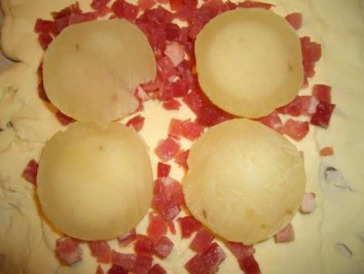 Blätterteigtaschen gefüllt mit Harzer- Käse, dazu Mausohrsalat - Rezept - Bild Nr. 2