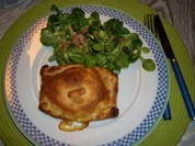 Blätterteigtaschen gefüllt mit Harzer- Käse, dazu Mausohrsalat - Rezept