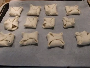 Rezept: Blätterteig -Nußkipferl oder -Golatschen ---- Bild Nr. 2 Blätterteig -Nußkipferl oder -Golatschen ---- - Rezept - Bild Nr. 2