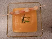 Rezept: Karotten-Ingwer-Suppe mit Garnelenspieß Karotten-Ingwer-Suppe mit Garnelenspieß - Rezept