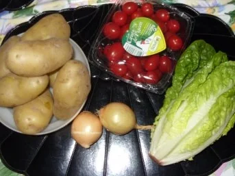 Bunter Kartoffelsalat mit Würstchen - Rezept - Bild Nr. 2