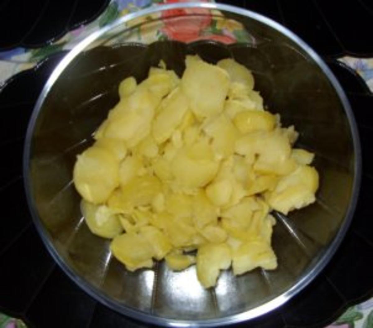 Bunter Kartoffelsalat mit Würstchen - Rezept - Bild Nr. 3