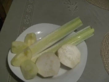 Rezept: Porree-Sellerie- Apfelsalat Bild Nr. 3 Porree-Sellerie- Apfelsalat - Rezept - Bild Nr. 3
