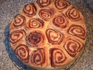 Rosenkuchen mit Äpfeln, Preiselbeeren und Walnüssen - Rezept