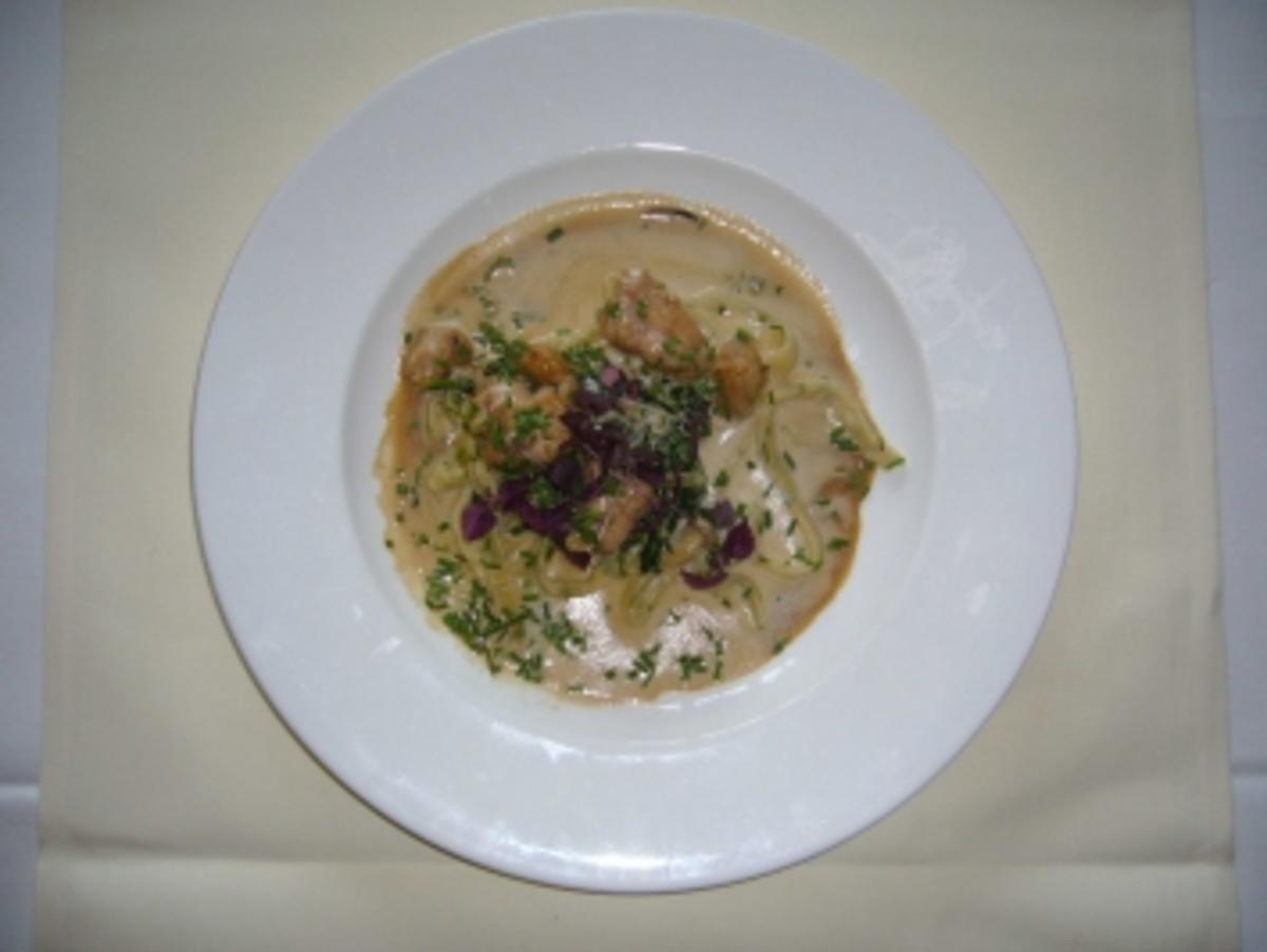 Kalbsbries auf Blattspinat mit grüner Tagliatelle auf Sahne ...