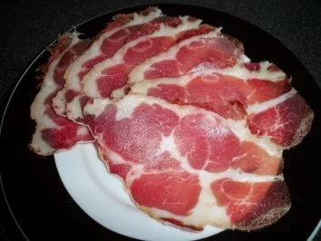 Rotweinschinken vom Schweinenacken - Rezept