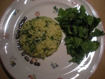 Risotto mit Blattspinat und gerösteten Pinienkernen - Rezept
