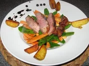 Rezept: Knusprige Ente auf Papaya-Zuckerschotensalat Knusprige Ente auf Papaya-Zuckerschotensalat - Rezept