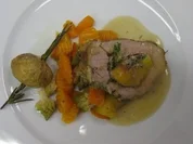 Gefüllter Kalbsrücken mit Thymianbutter und Ofengemüse - Rezept