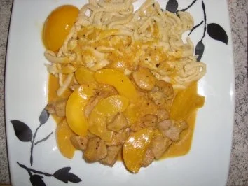 Fleischgerichte: Schweinegulasch mit Pfirsichen - Rezept