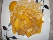 Fleischgerichte: Schweinegulasch mit Pfirsichen - Rezept