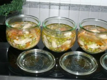 SUPPE /GEFLÜGEL :Hühnersuppe mit Erbsen und Krabben - Rezept - Bild Nr. 2