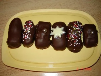 Rezept: Konfekt : Rotwein-Pflaumen-Pralinen Konfekt : Rotwein-Pflaumen-Pralinen - Rezept