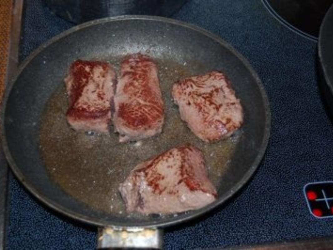 Straußensteak auf mediteranem Gemüse mit Dauphinekartoffeln - einfach ...