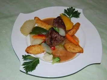 Straußensteak auf mediteranem Gemüse mit Dauphinekartoffeln - Rezept