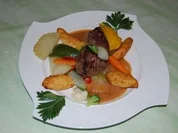Straußensteak auf mediteranem Gemüse mit Dauphinekartoffeln - Rezept