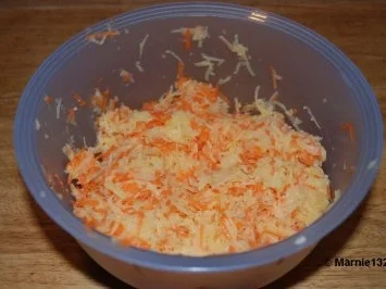 Rezept: schnelle Reibeplätzchen mit Apfel + Möhre - aus dem Waffeleisen- Bild Nr. 5 schnelle Reibeplätzchen mit Apfel + Möhre - aus dem Waffeleisen- - Rezept - Bild Nr. 5