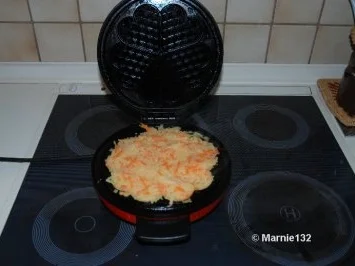 Rezept: schnelle Reibeplätzchen mit Apfel + Möhre - aus dem Waffeleisen- Bild Nr. 6 schnelle Reibeplätzchen mit Apfel + Möhre - aus dem Waffeleisen- - Rezept - Bild Nr. 6