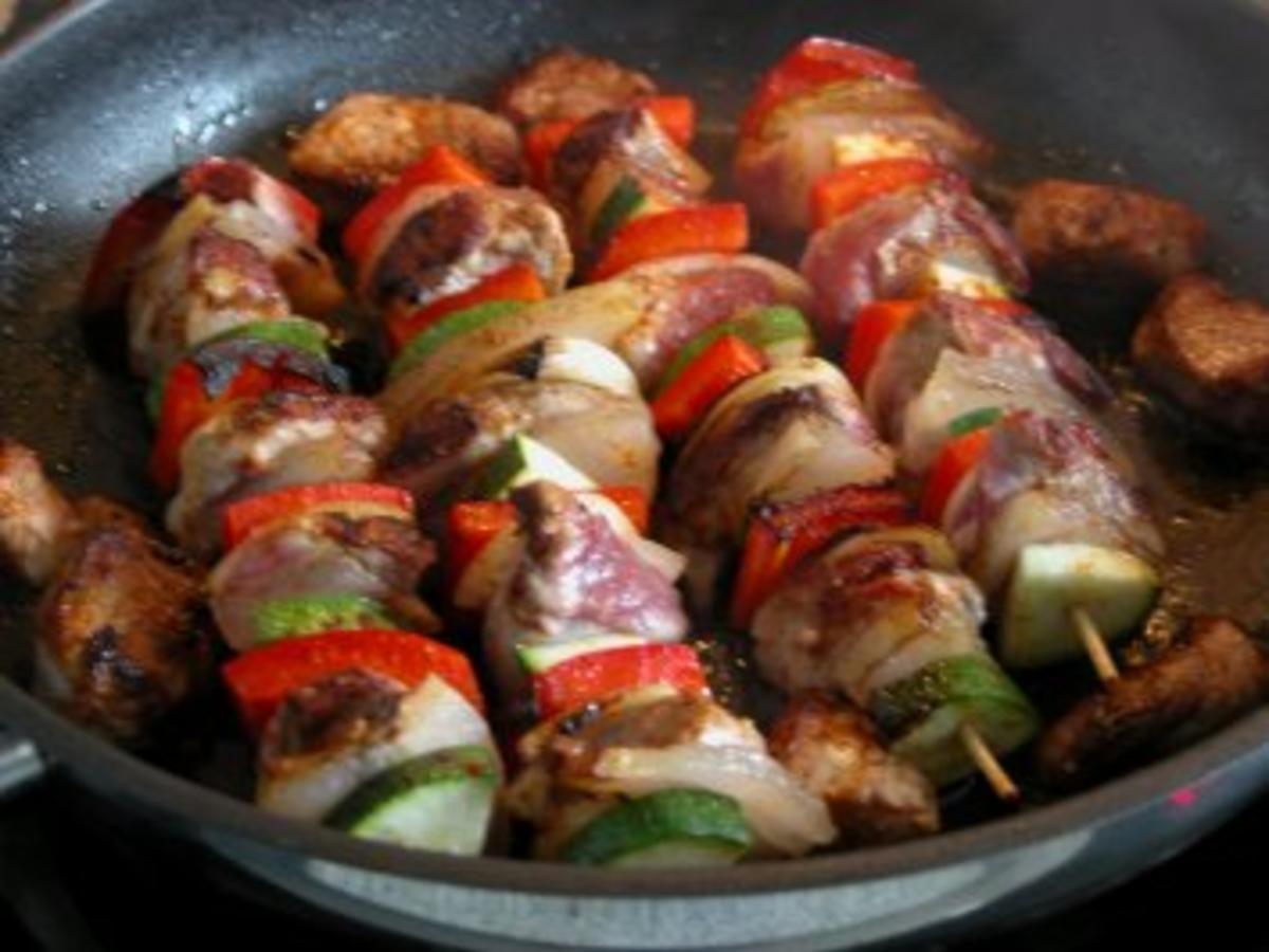 Schaschlikspieße mit Gemüse und Bulgur - Rezept - kochbar.de