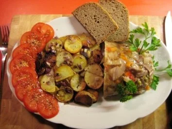 Rohgeröstete mit Hausm.-Sülze - Rezept