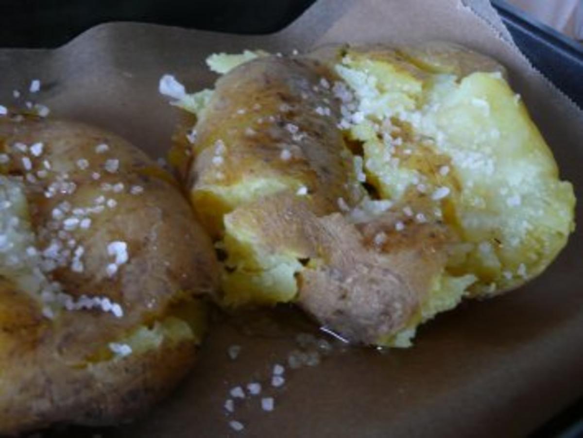 Biggis gequetschte Ofenkartoffeln mit Kardamon-Kümmel-Öl - Rezept - Bild Nr. 8