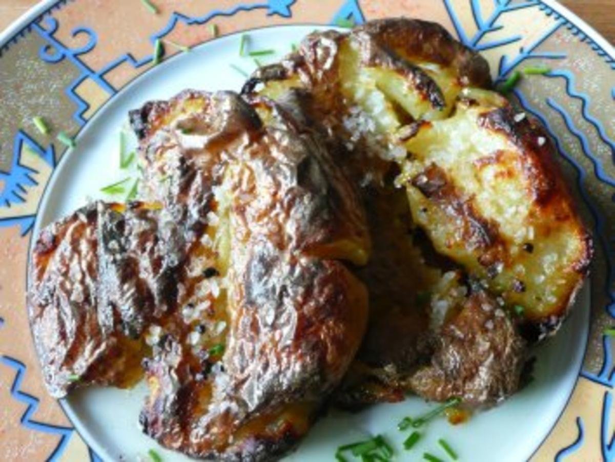 Biggis gequetschte Ofenkartoffeln mit Kardamon-Kümmel-Öl - Rezept - Bild Nr. 9