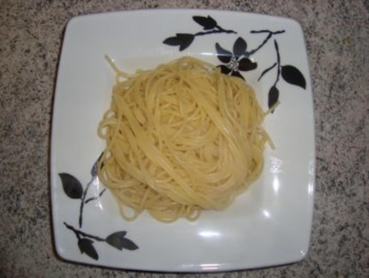 Nudelgerichte: Anti-Vampir-Spaghetti ala Nando - Rezept - Bild Nr. 6
