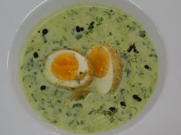 Brunnenkresse-Schaumsuppe mit gebackenem Ei - Rezept