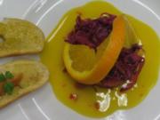 Rotkohl-Ingwersalat mit Orangen-Chilisud an Feigensenf-crostinis - Rezept