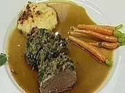 Rezept: Lammrücken in Salbeikruste mit Kartoffelgratin und Fingermöhrchen Lammrücken in Salbeikruste mit Kartoffelgratin und Fingermöhrchen - Rezept