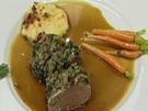 Lammrücken in Salbeikruste mit Kartoffelgratin und Fingermöhrchen - Rezept