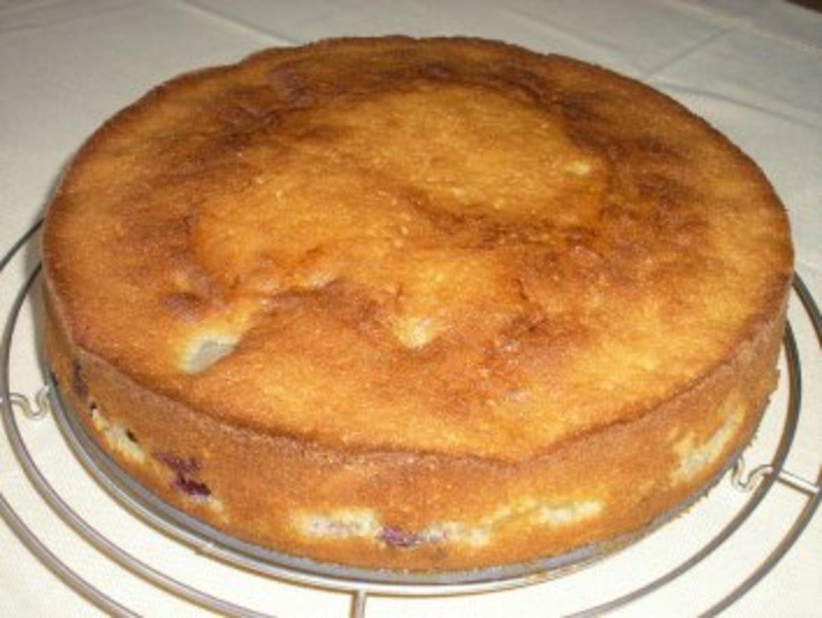 Buttermilchkuchen mit Birnen und Sauerkirschen - Rezept - Bild Nr. 3